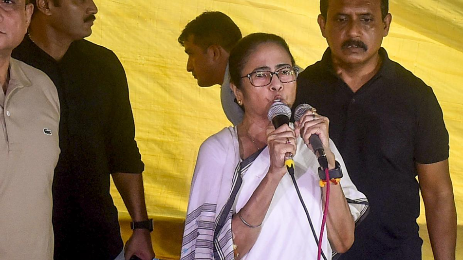 Mamata to Host RG Kar Doctors Amid Protest Impasse