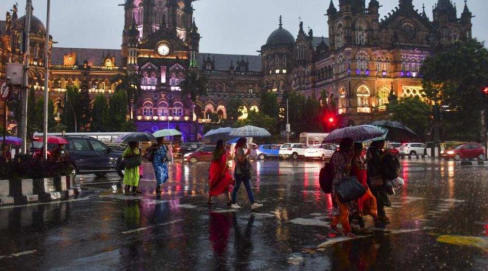 Heavy Rains Disrupt Maharashtra Commute