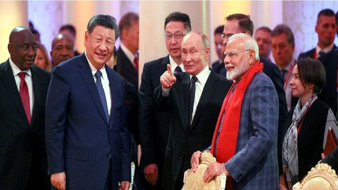 Modi Stresses Border Peace in Talks with Xi